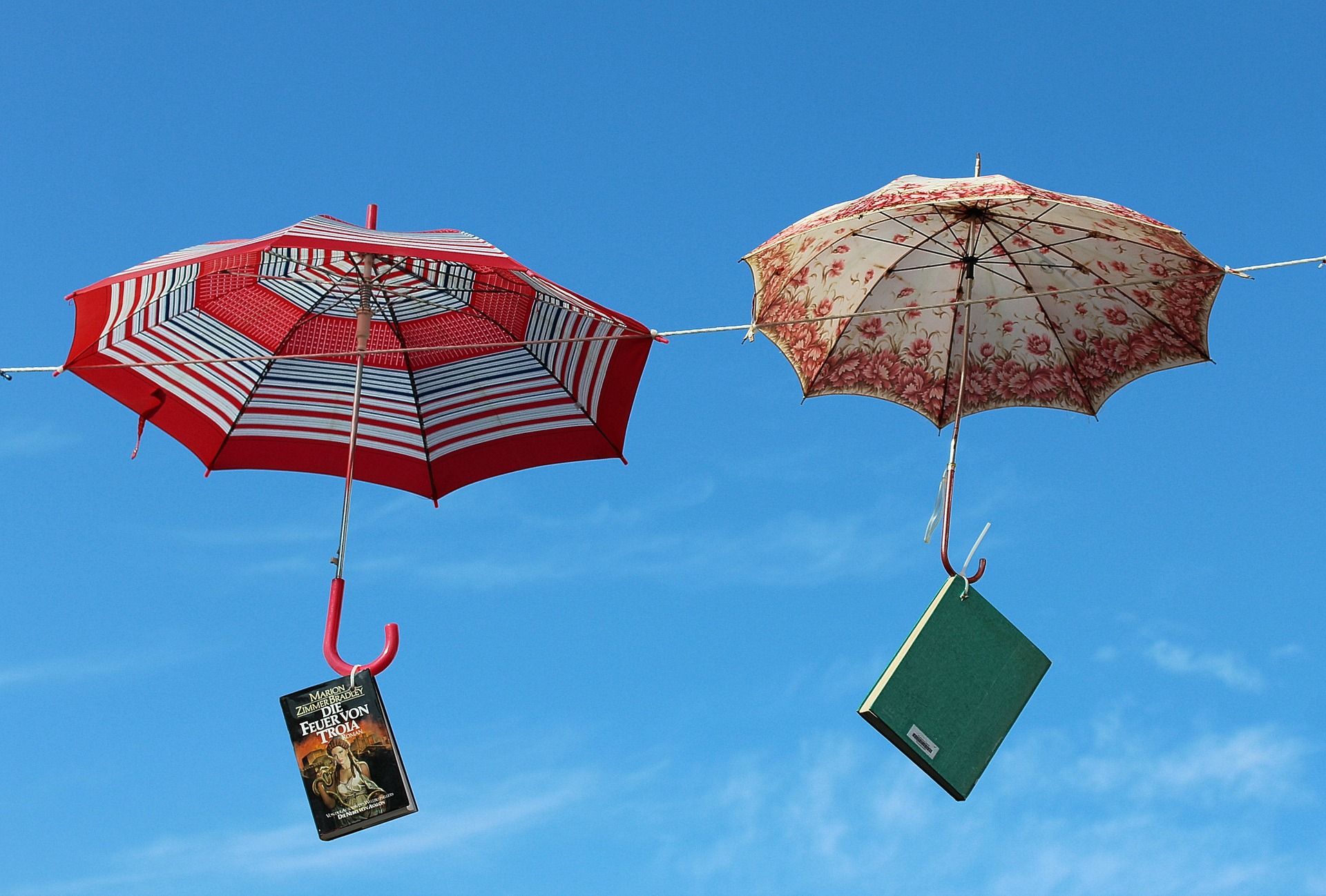 parapluie et livre